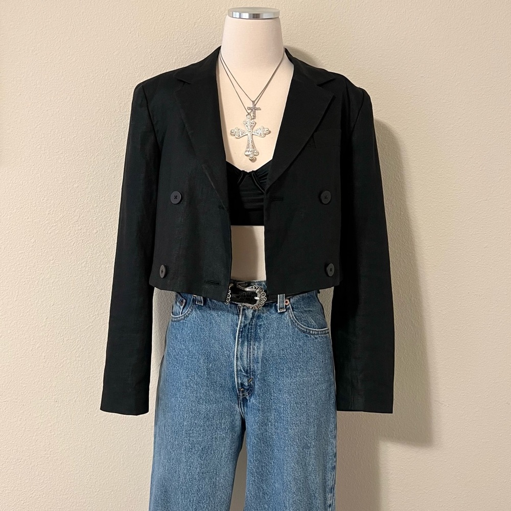 ❌SOLD❌ Vintage DKNY Black Cropped Linen Blazer
